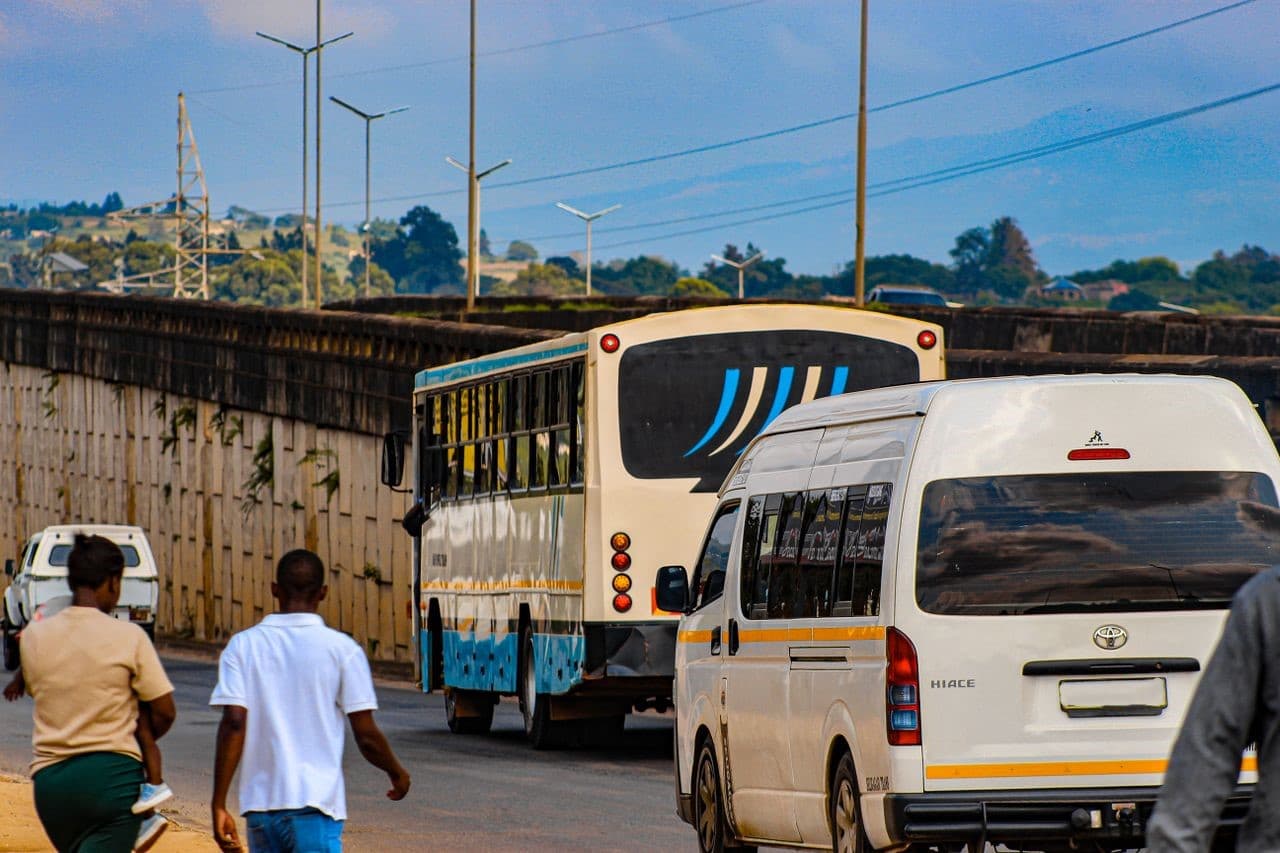 Commuter transit vehicles in urban motion